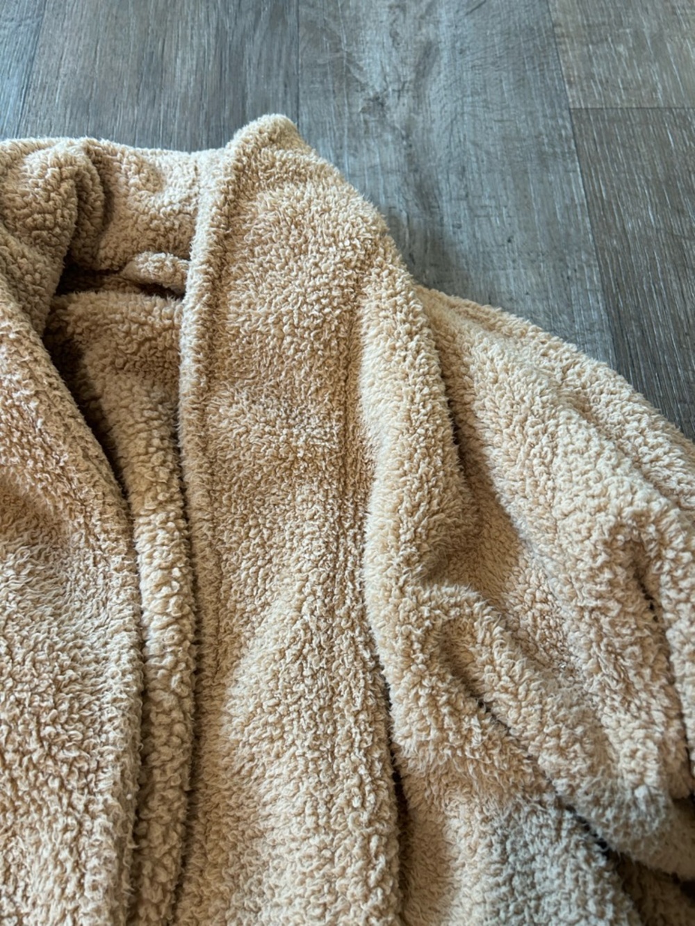 Pottery Barn Tan Sherpa Robe with Waist Tie and Pockets - Picture 4 of 6